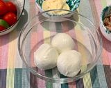 Foto del passaggio 1 della ricetta Burger di mozzarella, con tonno maionese capperi e basilico fresco