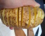 Foto del paso 1 de la receta: Papas hasselback y albóndigas con salsa a la portuguesa