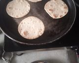 A picture of step 3 of Fusion:Bhakhari Dabeli Pizza.