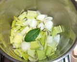 Foto del paso 2 de la receta Crema-sopa de nabos y puerros