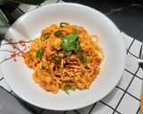 Hình bước làm 2 của món Mì Ý tôm trứng muối sốt cà