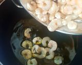 Foto del paso 9 de la receta Tallarines fritos con gambas en salsa de soja