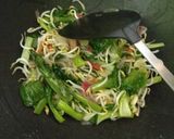 Foto langkah ke 4 dari resep Tumis Pokcoy dan Tauge.