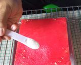 Foto langkah ke 5 dari resep Strawberry Watermelon Cake.