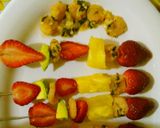 Foto del paso 9 de la receta: Brochetas afrodisiacas de fresas y camarón al perejil