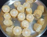 स्पाइसी गार्लिक मसाला भुट्टा विद चीज़ रेसिपी चरण 1 फोटो