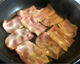 Hình bước làm 1 của món Bữa Sáng Thật Ngon Với Trứng, Xúc Xích, Bacon, Nước Cam Ép và Dứa Tươi