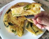 Foto del paso 7 de la receta: Tortilla de patatas con cebolla y pimientos verdes