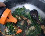 Foto langkah ke 3 dari resep Cah Kangkung Sederhana.