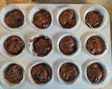Kakaós-meggyes muffin recept fázis 1 fotója