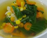 Foto langkah ke 3 dari resep Sayur Bening Sawi Jagung Manis Wortel.