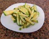Foto del paso 1 de la receta: Wok de pollo con berenjena y zapallitos