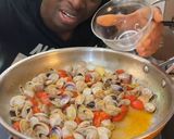Foto del passaggio 7 della ricetta Spaghetti alle vongole