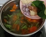Foto langkah ke 2 dari resep Sayur Bening Bayam dan Wortel.