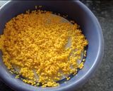 A picture of step 1 of Moong daal Halwa.
