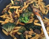 Foto del paso 6 de la receta Macarrones con setas, verduras y tomate