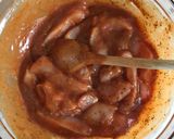 Ketchupos zöldfűszeres csirkemell, spagetti tésztával recept fázis 2 fotója