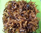 A picture of step 4 of Brown Rice Fried with Seaweed (Vegetarian).