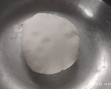 तांदळाची भाकरी (tandalachi bhakhri recipe in marathi) रेसिपी स्टेप 3 फोटो 