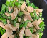 Foto del paso 3 de la receta: Quinoa con pollo, lombarda y otras verduras