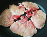 Foto del paso 1 de la receta: Chuletas de lomo de cerdo marinadas con patatas ligeras 🥩