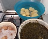 Tejszínes friss sóska burgonyával és tojással recept fázis 2 fotója