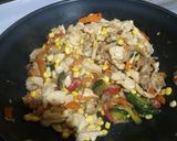 Foto del paso 4 de la receta: Vegetales salteados con pollo
