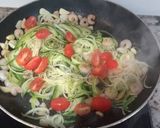 Foto del paso 6 de la receta: Espaguetis de calabacín con gambas 🥒🍝🦐
