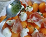 Foto del paso 3 de la receta: Ensalada de melón, mozzarella y jamón serrano