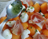 Foto del paso 3 de la receta: Ensalada de melón, mozzarella y jamón serrano