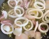 A picture of step 4 of 🍝 Basic☆ Squid- spaghetti aglio olio e peperoncino.