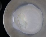 A picture of step 2 of Semolina Beetroot steamed cake.