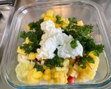 Une image de l'étape 9 de Salade de concombre et tomates à l’ananas, crème et oignon doux.