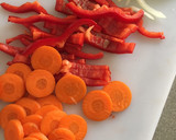 Foto del paso 1 de la receta: Batch cooking en olla de cocción lenta con pollo, patatas, verduras y caldo (base de varios tuppers)