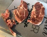 Une image de l'étape 1 de Côtes de porc marinées panées.