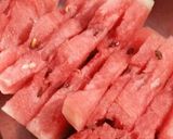 A picture of step 1 of Water melon sharbat.