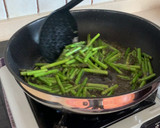 Foto del paso 2 de la receta: Sepia con espárragos verdes