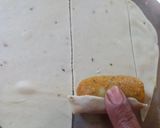 A picture of step 4 of Quick and easy Potato Peas Samosa Roll.
