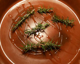 Foto del paso 8 de la receta: Paletilla de cordero al horno, con ajos y romero fresco