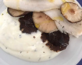 Foto del paso 5 de la receta: Merluza a la plancha con salsa blanca y setas chinas