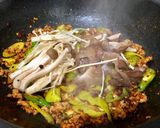 รูปขั้นตอนการทำที่ 4 ของ หมูผัดโหระพาพริกเผา