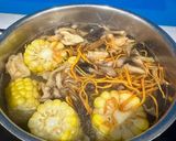 Hình bước làm 3 của món Gà tiềm 8 loại nấm 🍄‍🟫🍄
