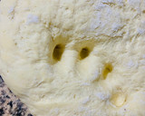 Foto del paso 3 de la receta: 🥟CALZONE🥟 DE PUERROS 🧀QUESO🧀 Y 🍖 JAMÓN🍖 (masa casera) 😋