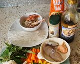 Hình bước làm 1 của món Miến om hải sản