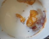 Karamellás, rejtett meggyes kevert sütemény recept fázis 2 fotója