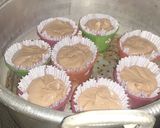 Foto langkah ke 4 dari resep Kue kukus coklat.