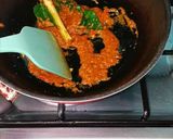 Foto langkah ke 2 dari resep Opor Ayam Kentang Bumbu Kuning Bersantan.