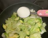 รูปขั้นตอนการทำที่ 6 ของ ซูกินี ผักกาดขาว ผัดไข่