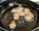 A picture of step 5 of Moong Dal Vada (Pakoda).