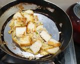A picture of step 4 of Cheesy Bread Omelette.